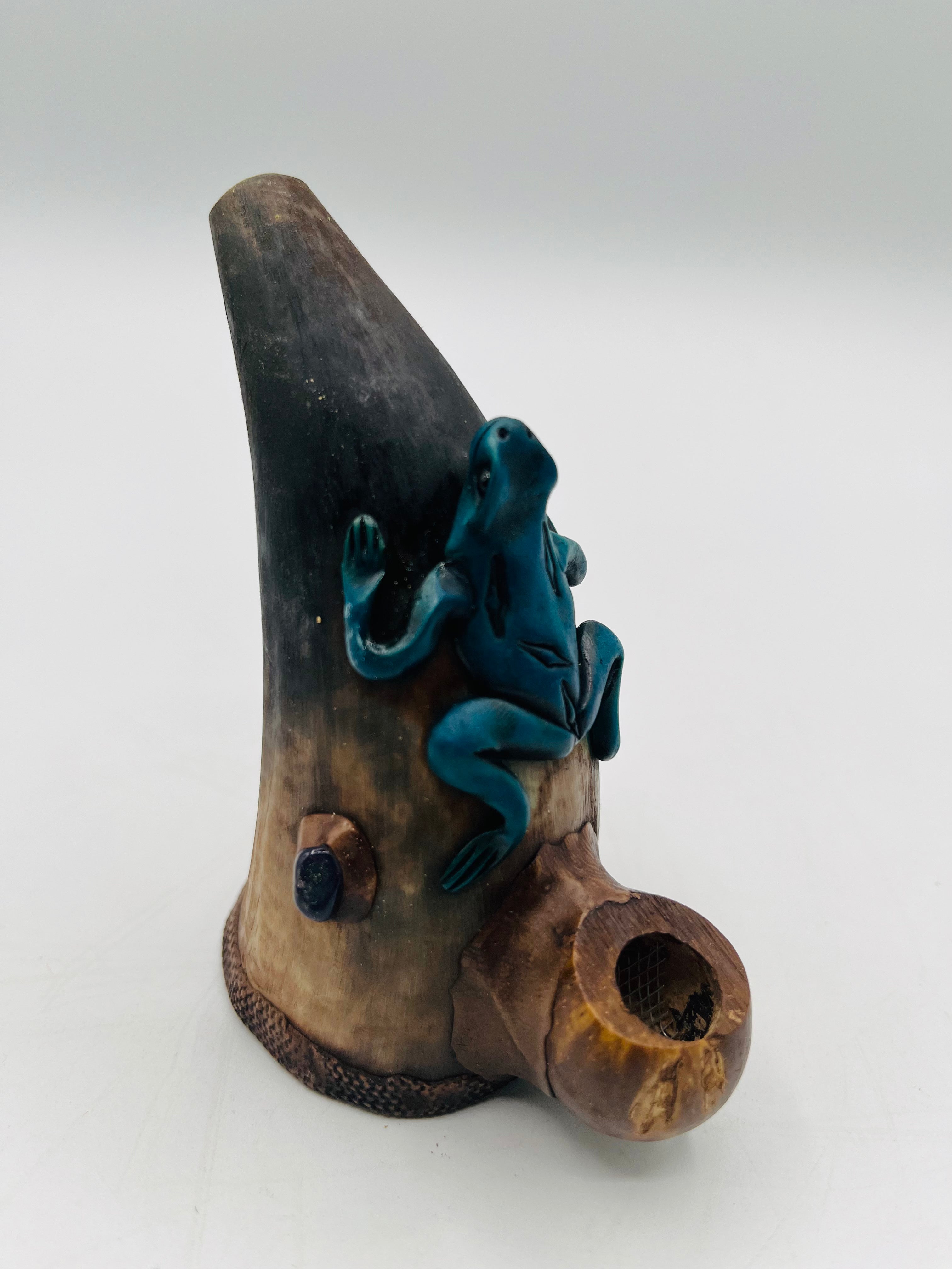 Cuerno with Coconut Seed Pipe