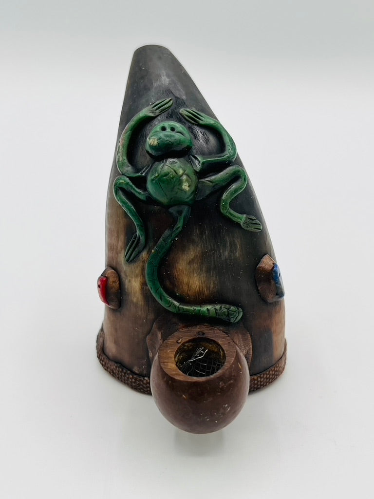 Cuerno with Coconut Seed Pipe