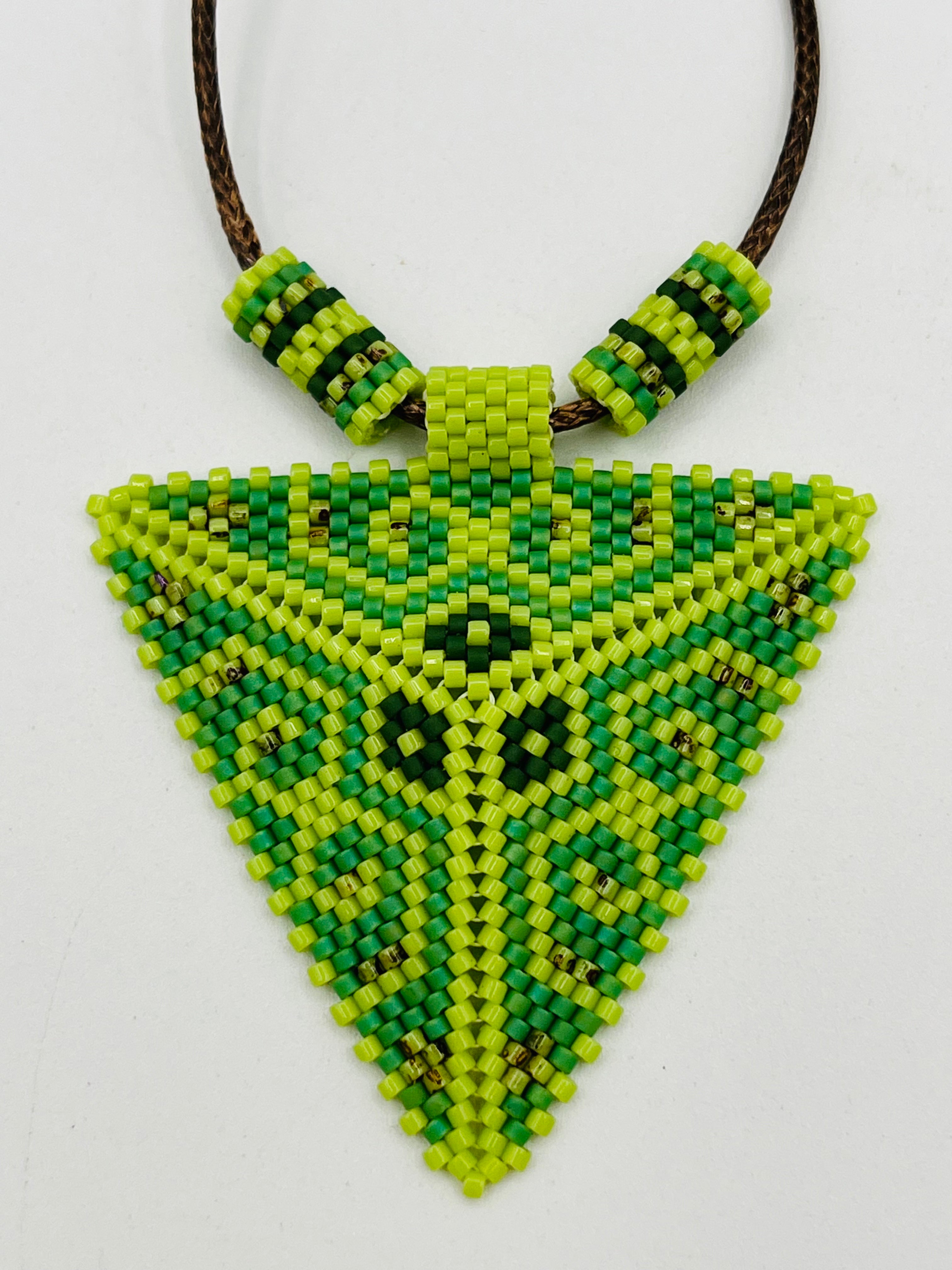 Collar Pirámide