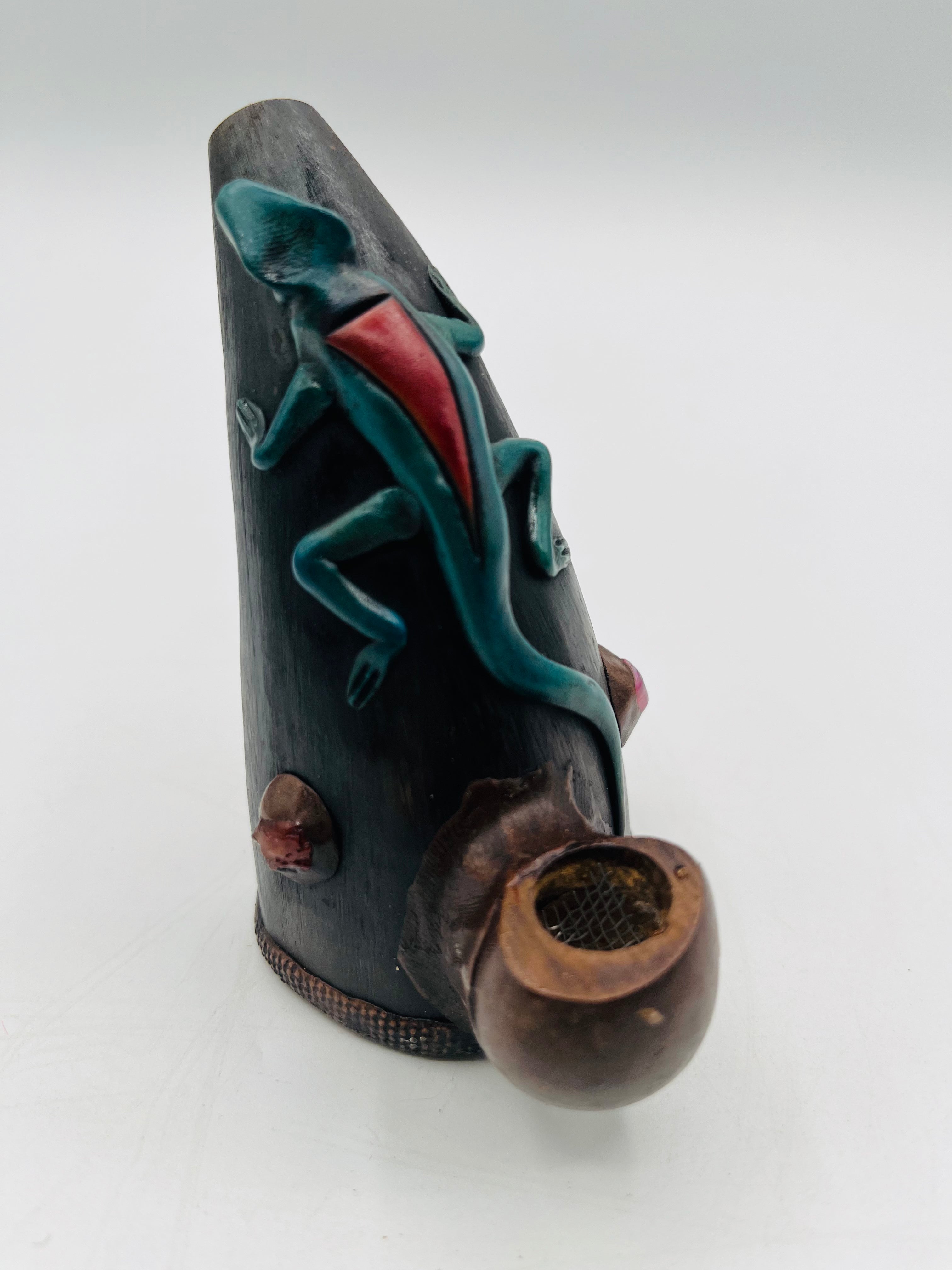 Cuerno with Coconut Seed Pipe