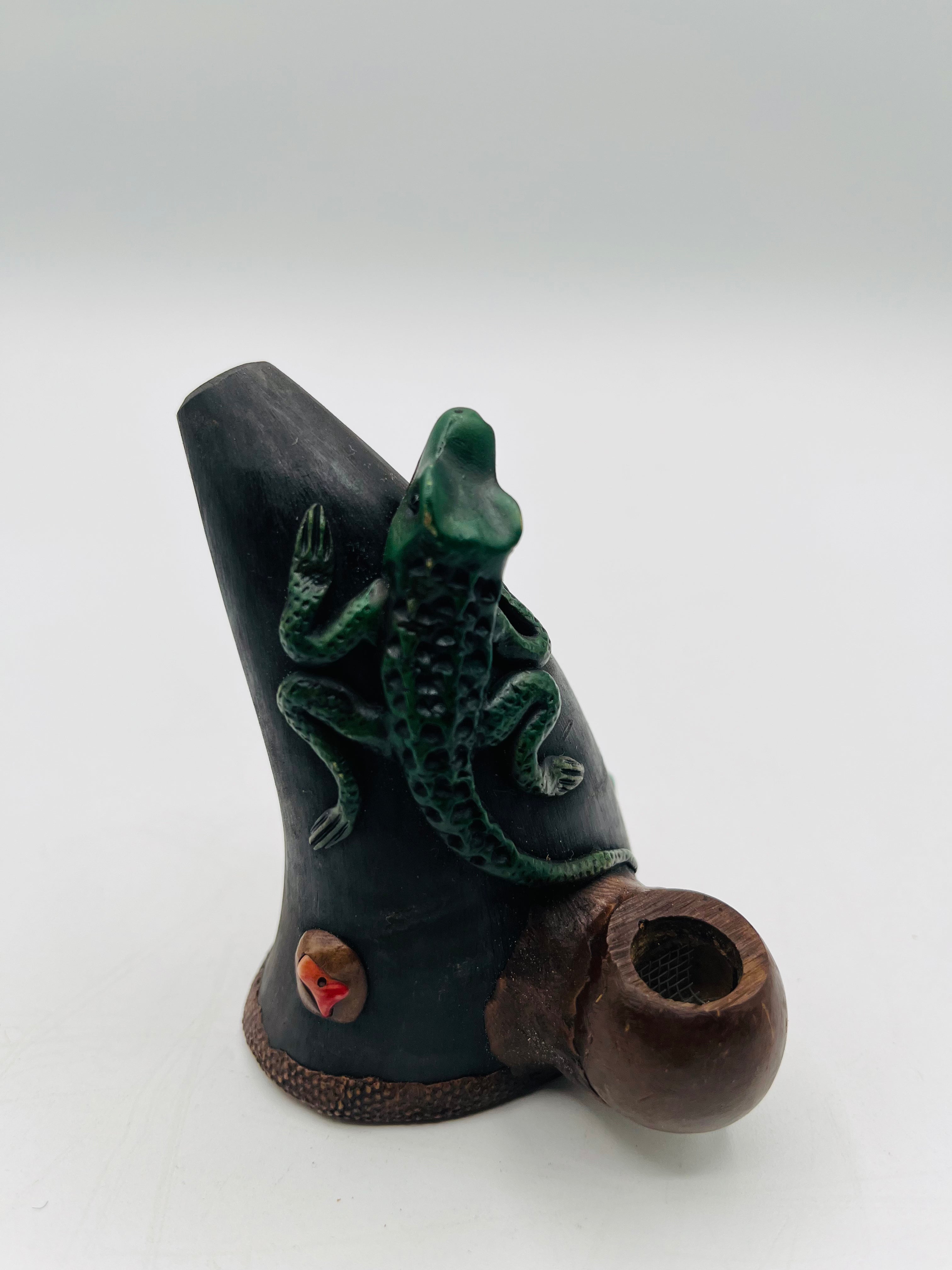 Cuerno with Coconut Seed Pipe