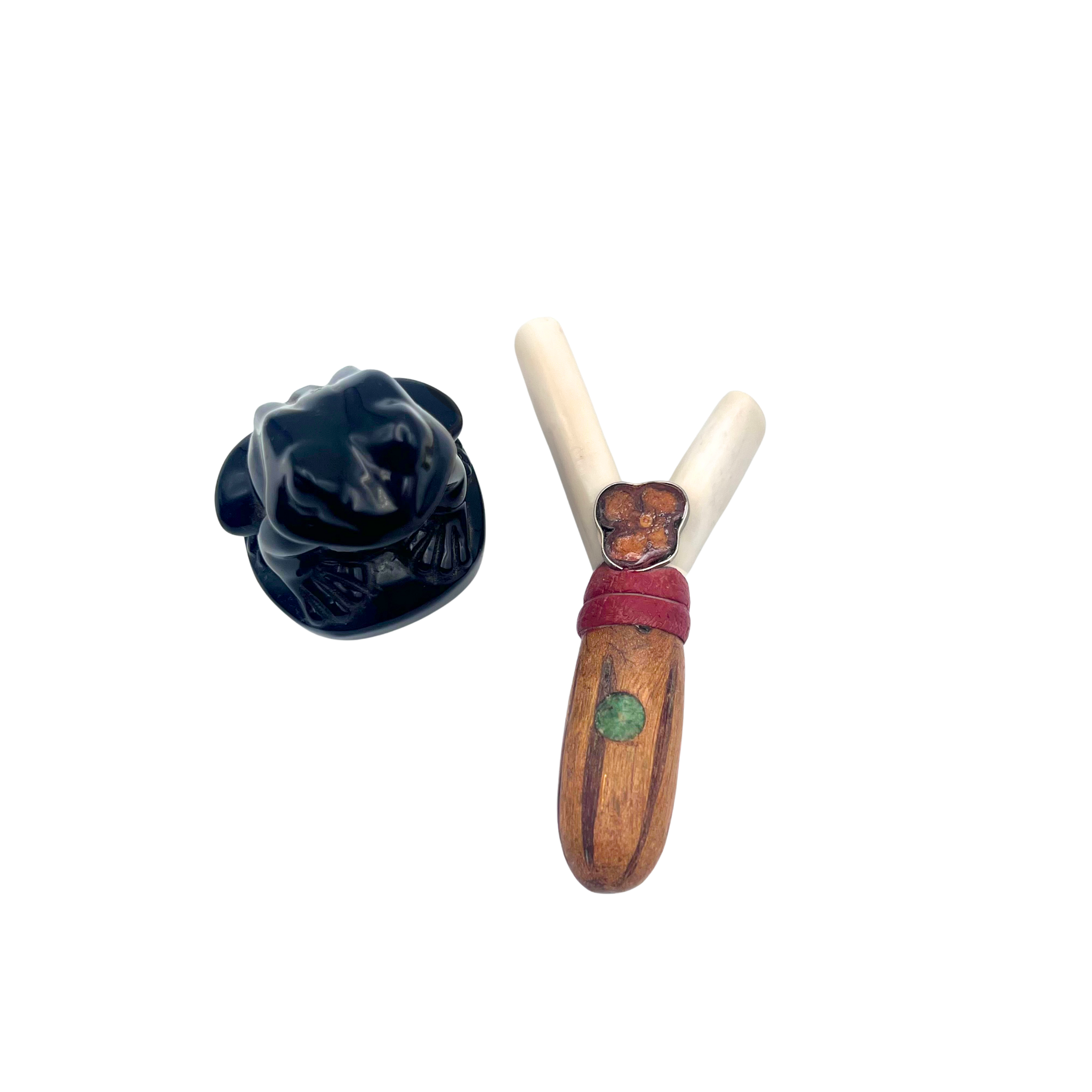 Handcrafted Blue Eye Kuripe made from bone and Amazonian wood with stone inlay — a ceremonial self-applicator symbolizing clarity, protection, and spiritual vision. Shown with a frog shaped gemstone.